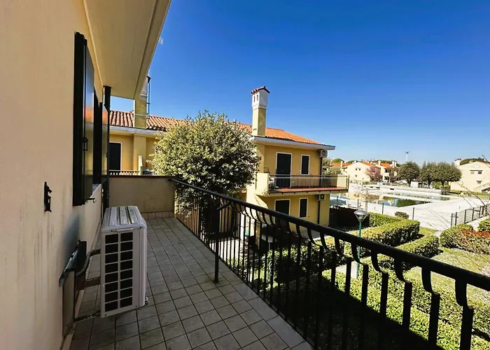 Apartment Cozy With Pool And Garden In *