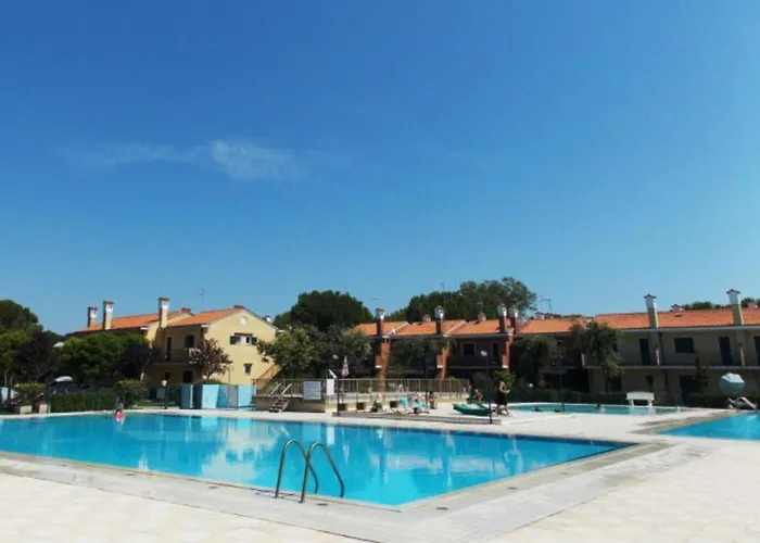 Apartment Cozy With Pool And Garden In *