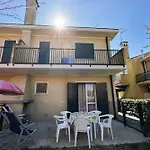 Apartment Cozy With Pool And Garden In