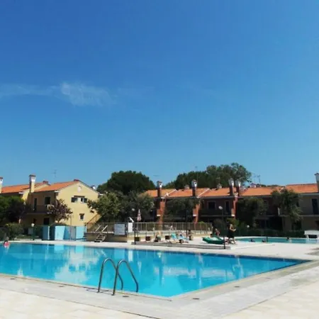 Apartmán Escape Cozy With Pool And Garden *