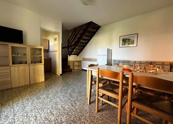 Cozy With Pool And Garden In