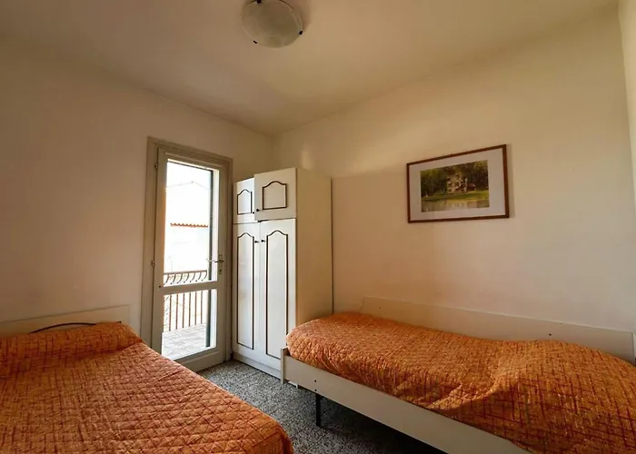 Apartment Cozy With Pool And Garden In