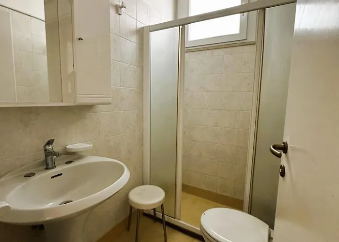 Cozy With Pool And Garden In *