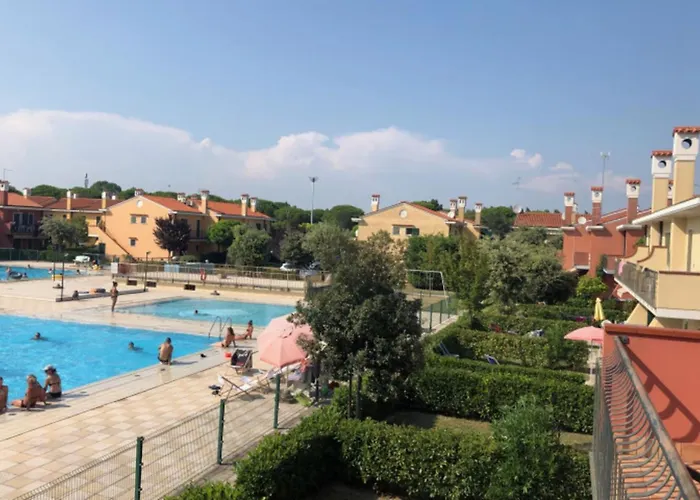 Cozy With Pool And Garden In Bibione