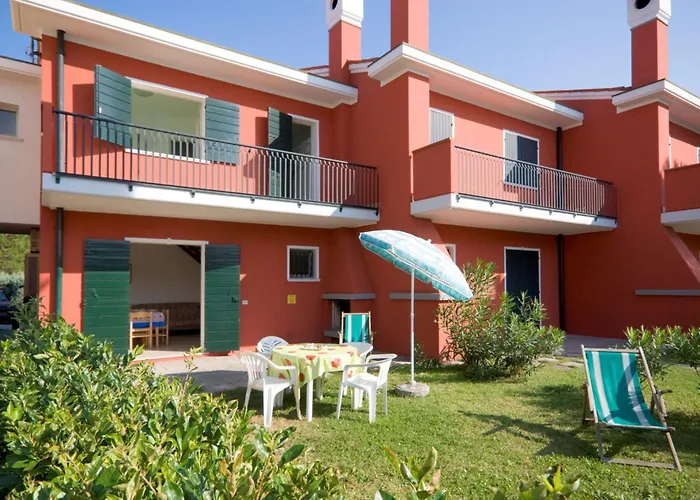 Cozy With Pool And Garden In Bibione